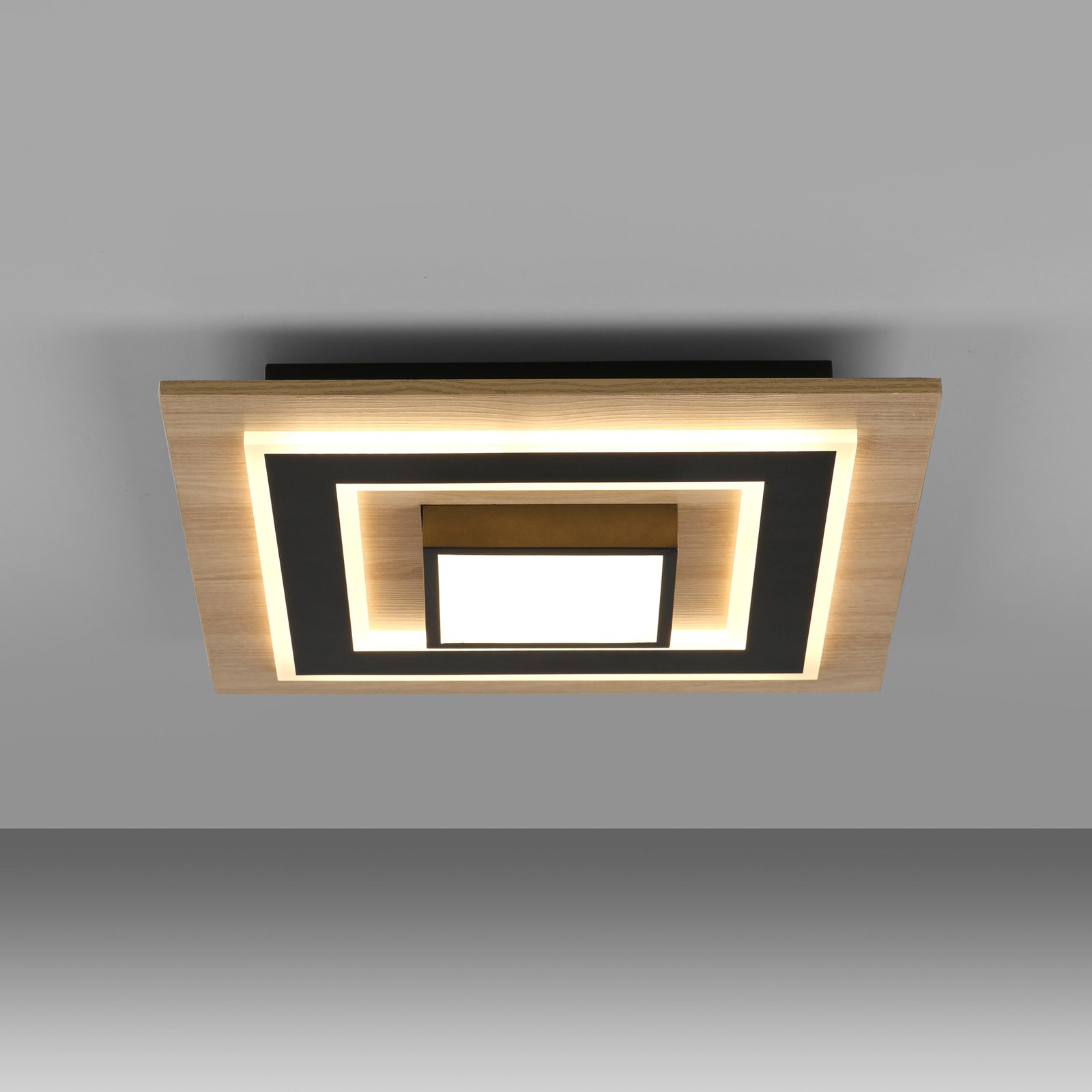 LED taklampe Tola montert i stue