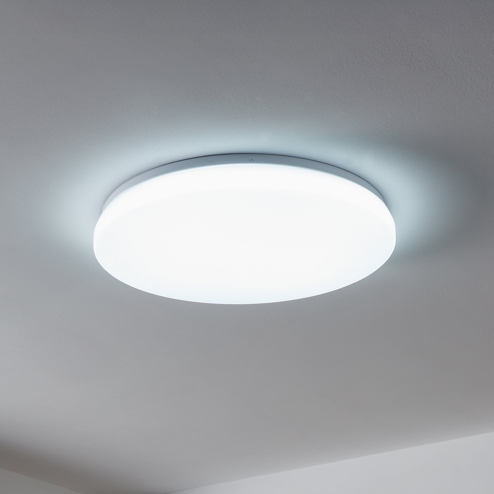 LED taklampe Totari-Z dimbar CCT Ø56 cm hvit forfra