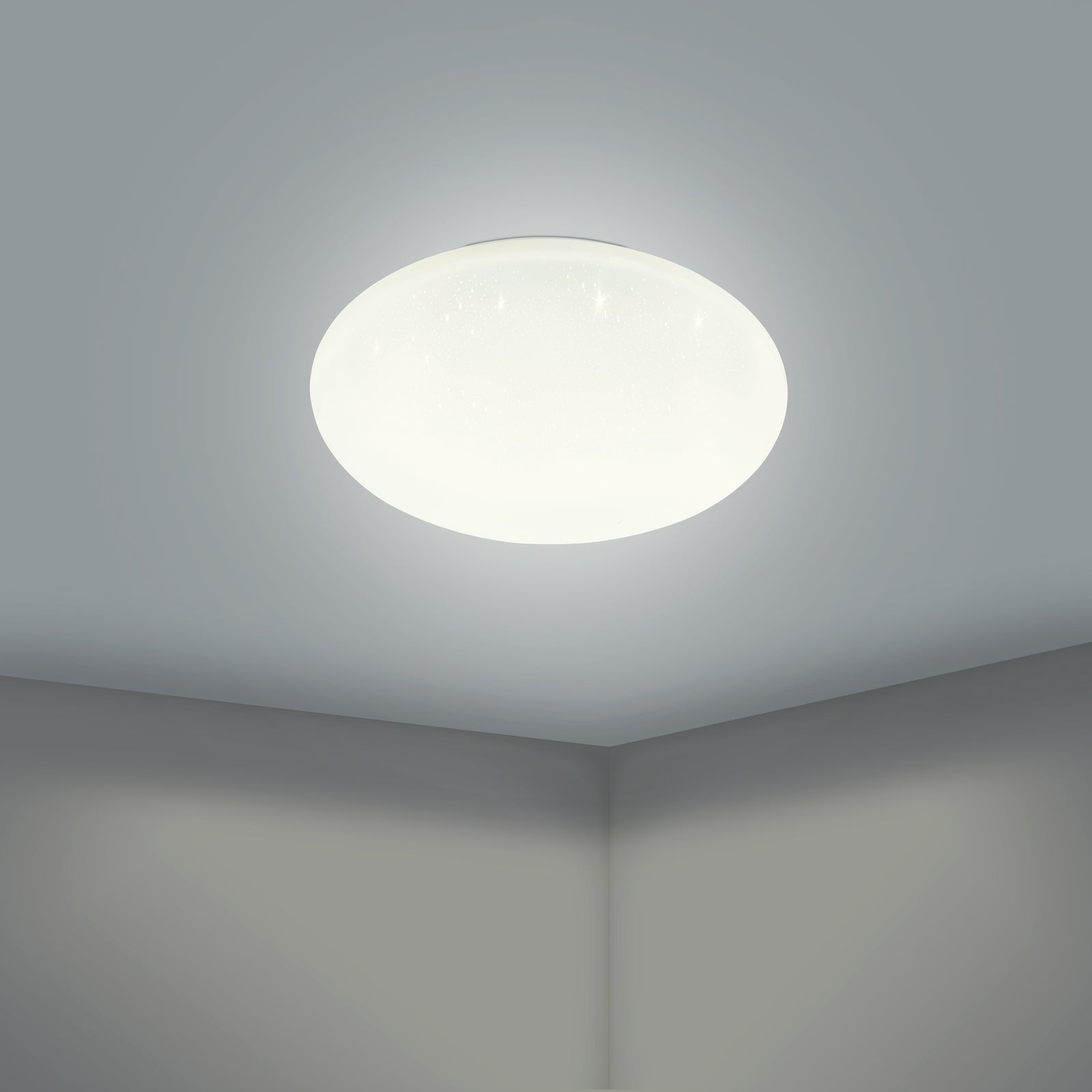 LED taklampe Totari-Z montert i rom