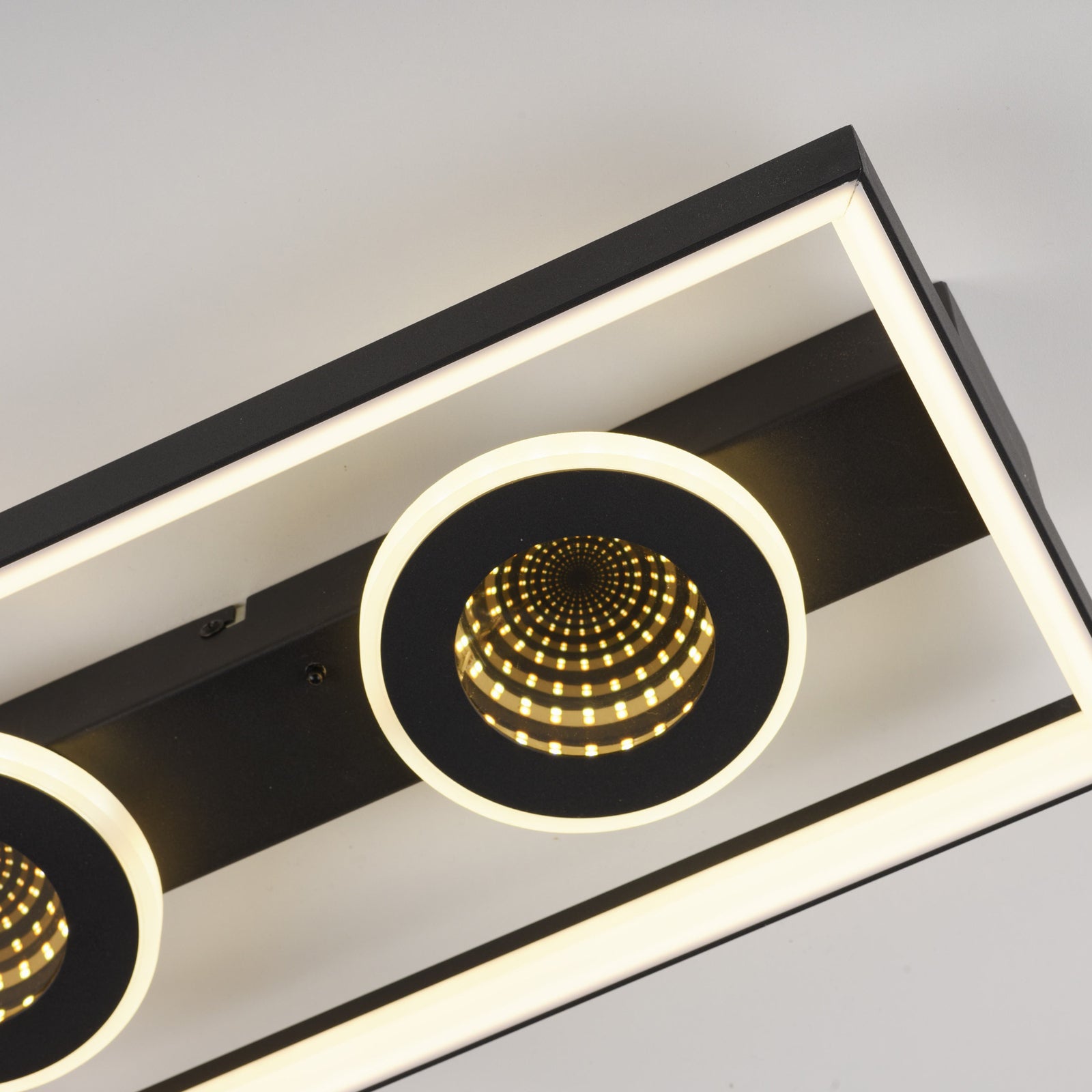 LED taklampe Traforo dimbar CCT 45x20 cm svart i bruk