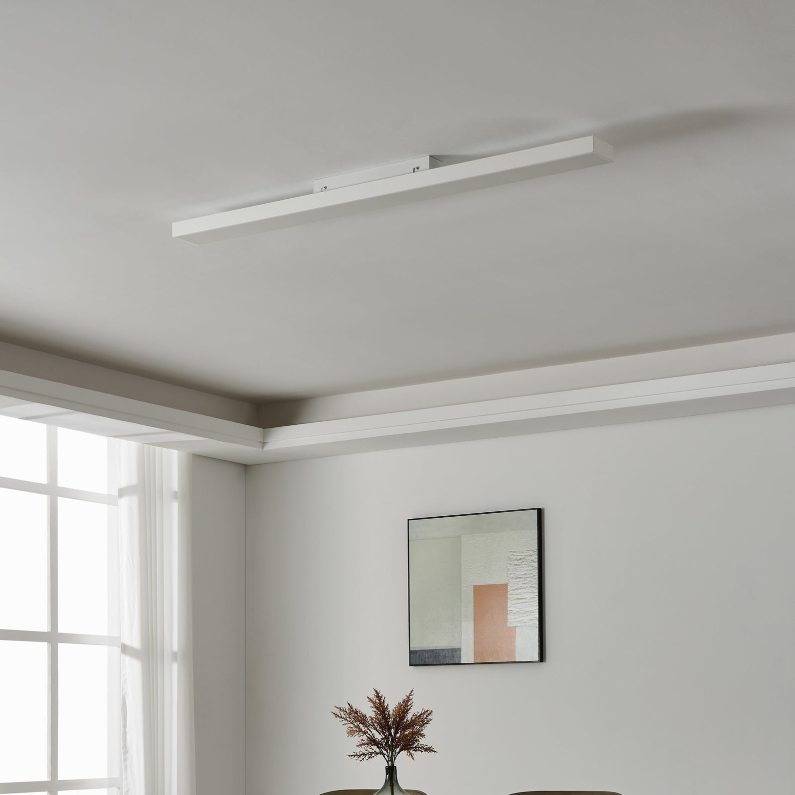 LED taklampe Turcona-Z dimbar RGBW 120x10 cm hvit montert i rom