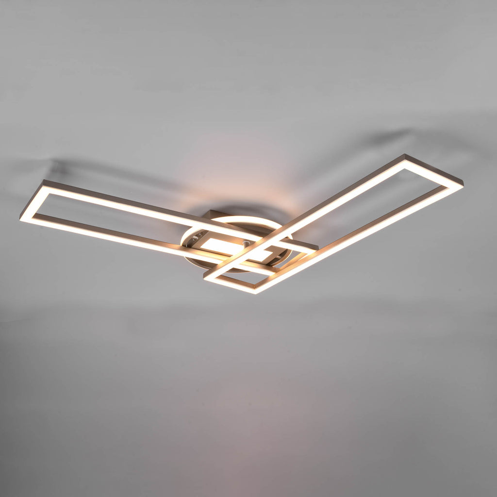 Montert LED taklampe Twister dimbar med fjernkontroll CCT 90 cm i rom