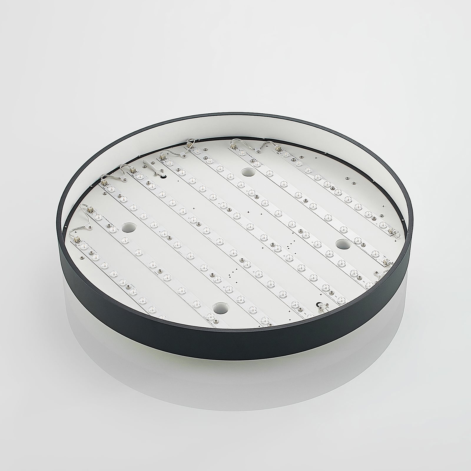 LED taklampe Vanida dimbar svart Ø60 cm installasjon