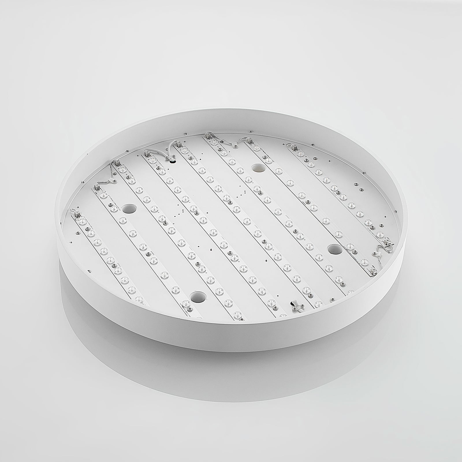 LED taklampe Vanida opp og ned dimbar hvit Ø60 cm 57W i bruk