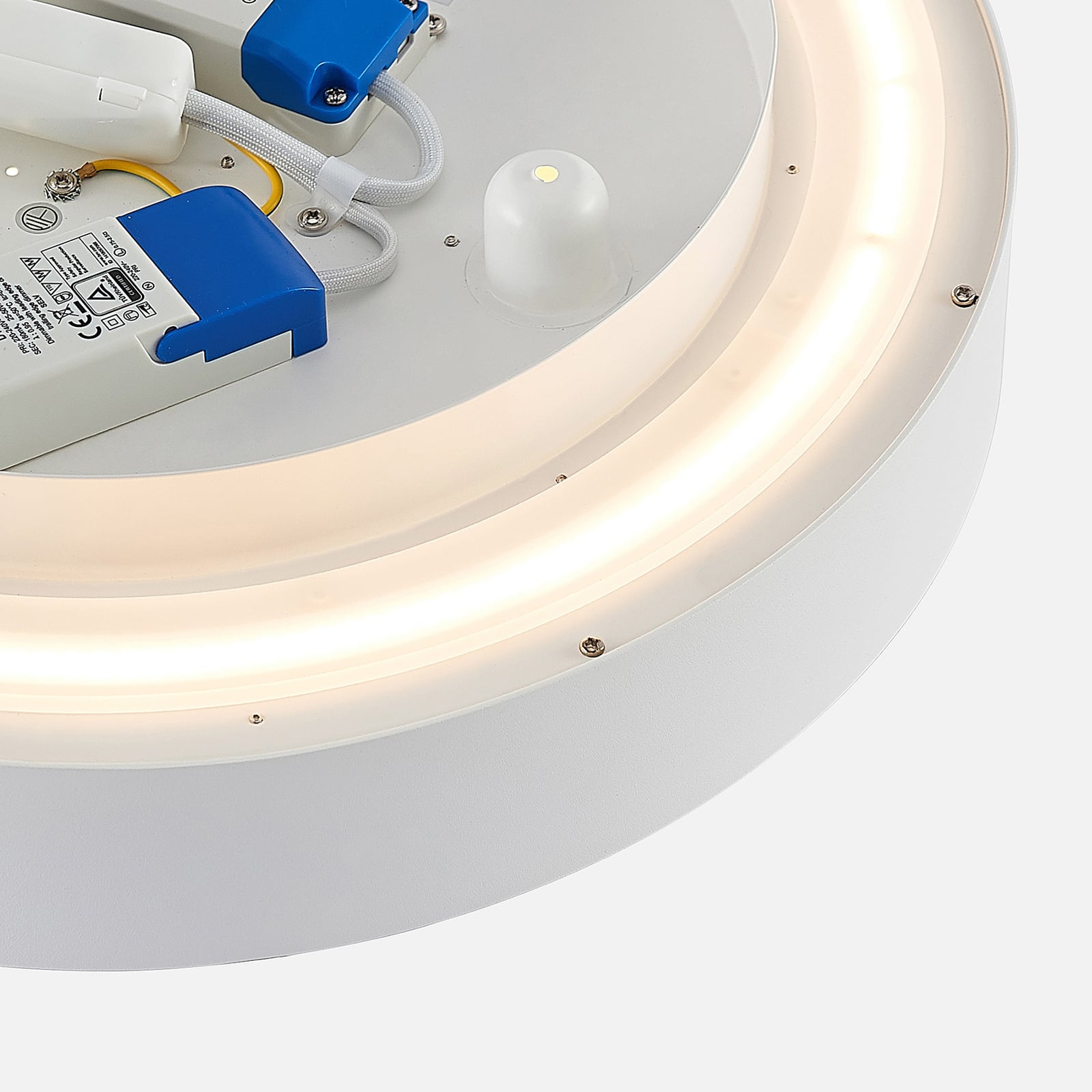 LED taklampe Vanida opp og ned hvit Ø40 cm monteringsdetalj