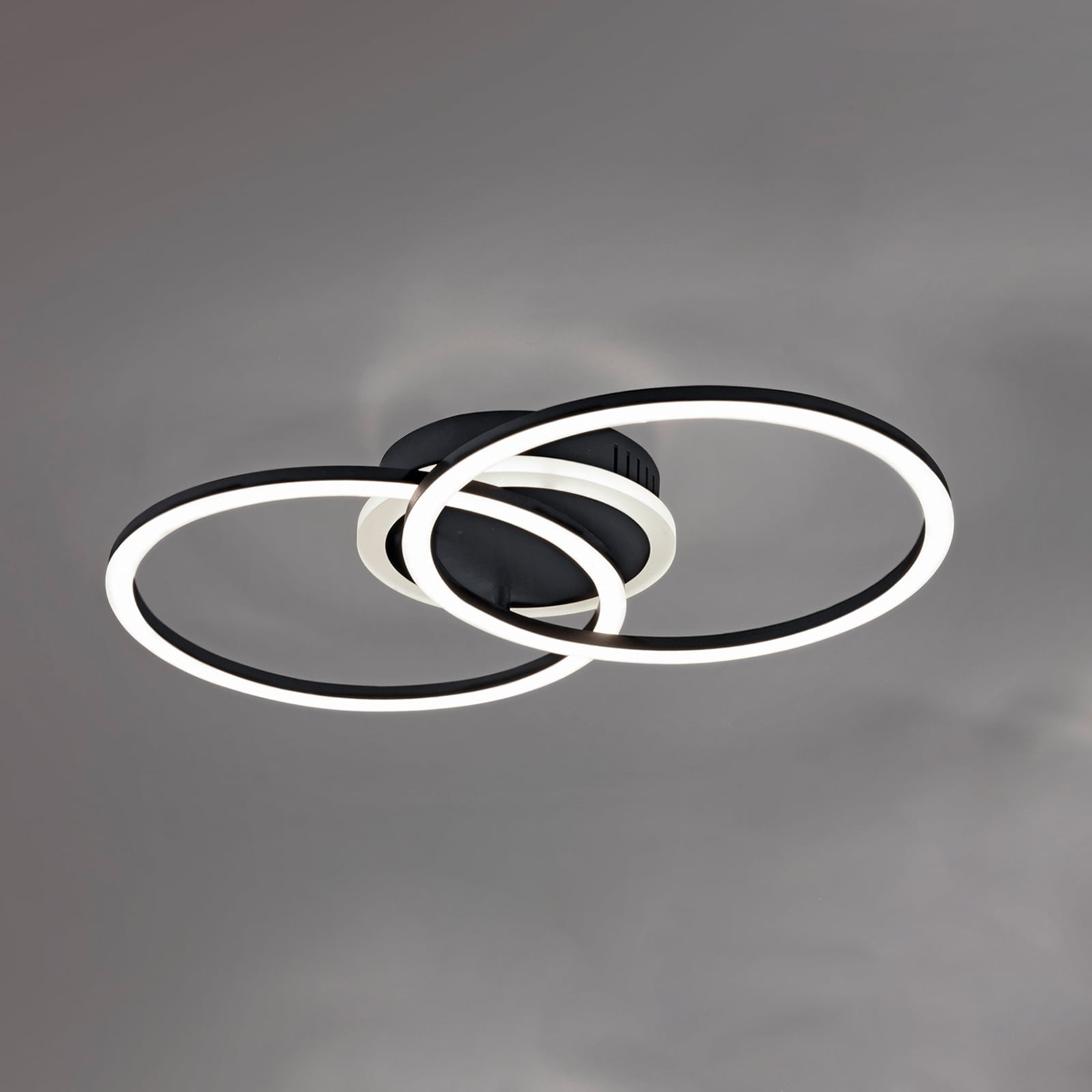 LED taklampe Venida ringdesign dimbar svart 50x30 cm forfra