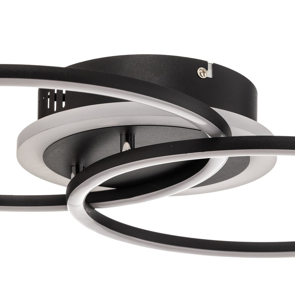 Montert LED taklampe Venida ringdesign dimbar svart 50x30 cm i rom