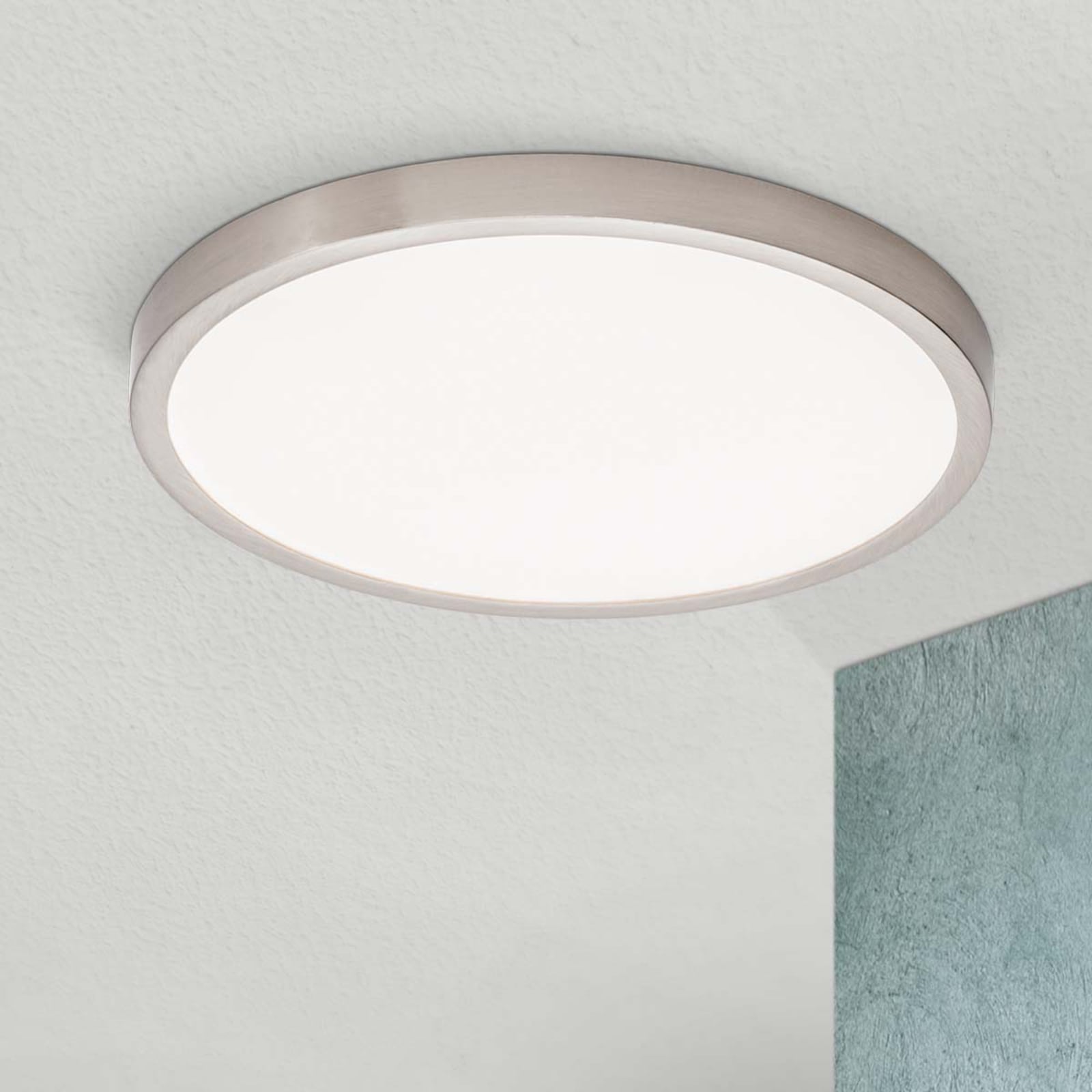 Detalj av LED taklampe Vika rund matt titan