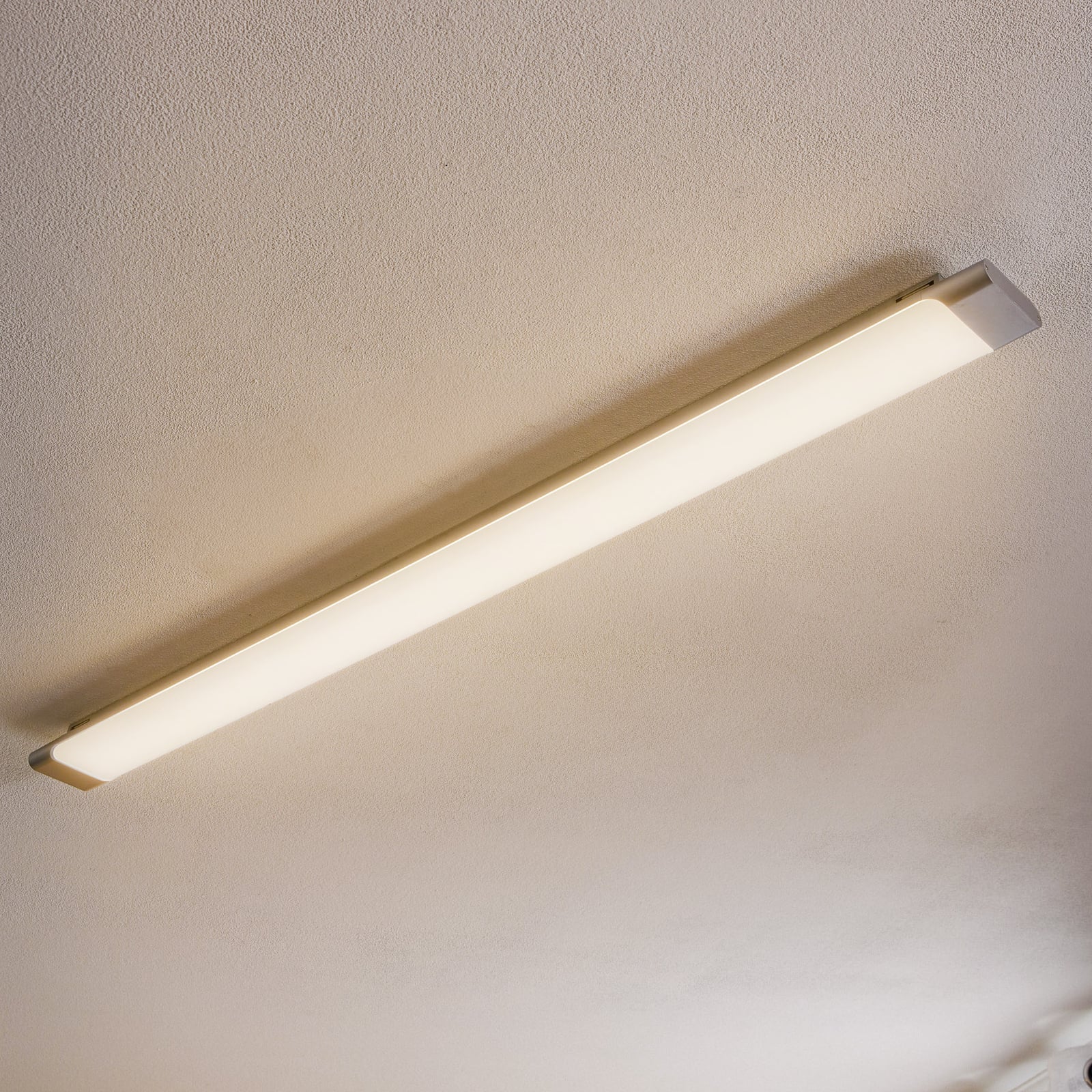 LED taklampe Vinca hvit/sølv bakside