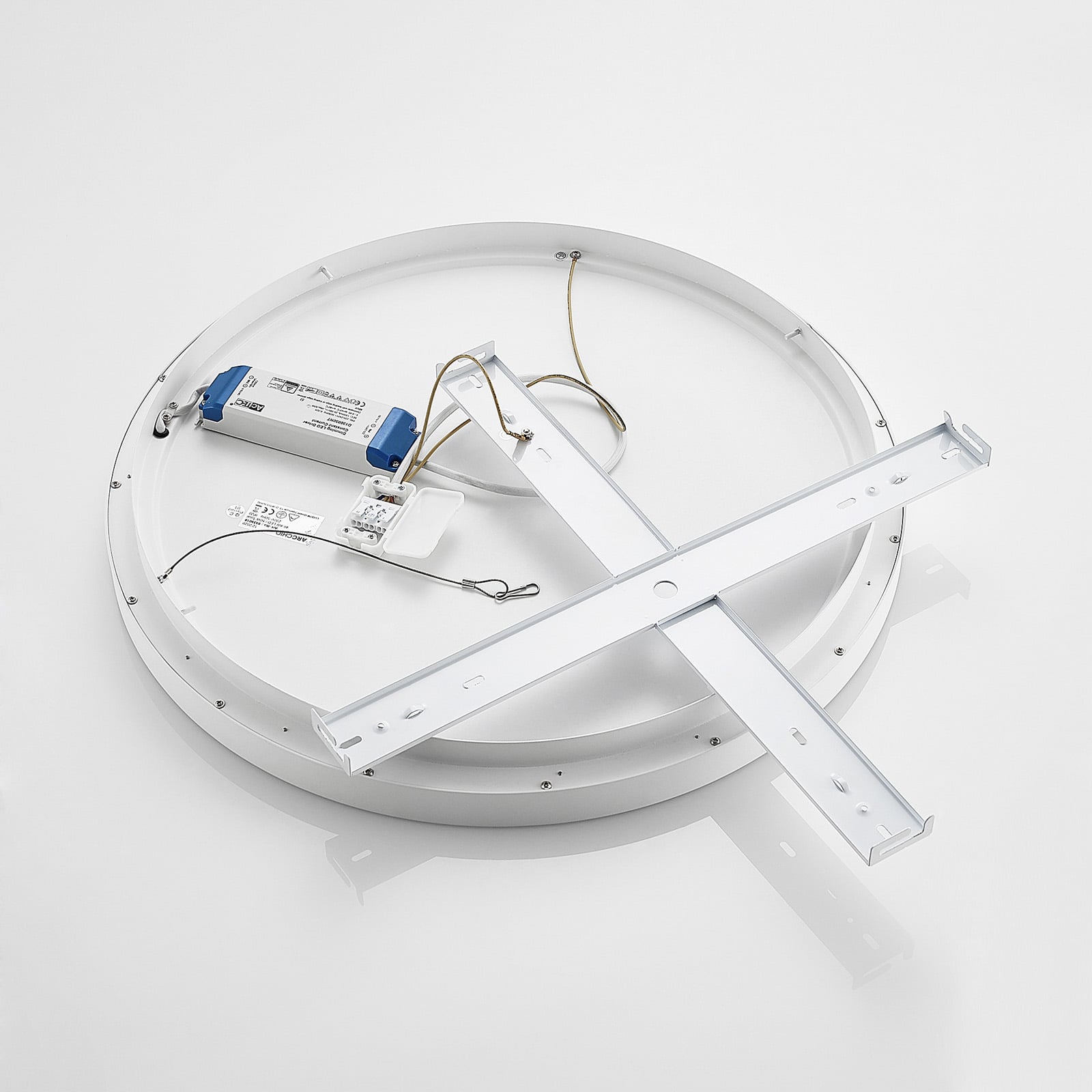 LED taklampe Vivy dimbar hvit metall Ø58 cm montert i stue