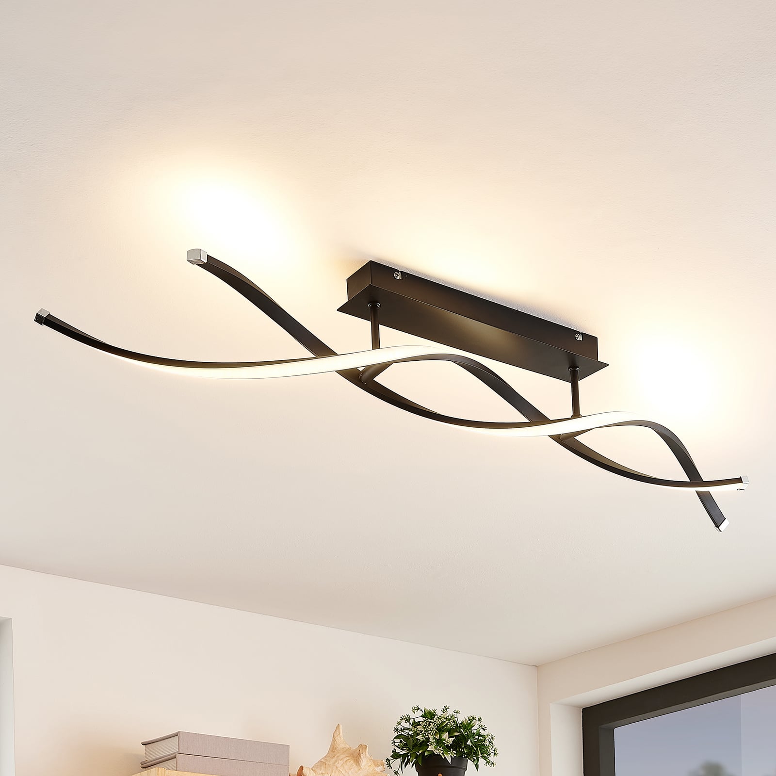 LED taklampe Welina dimbar svart 107 cm sett forfra