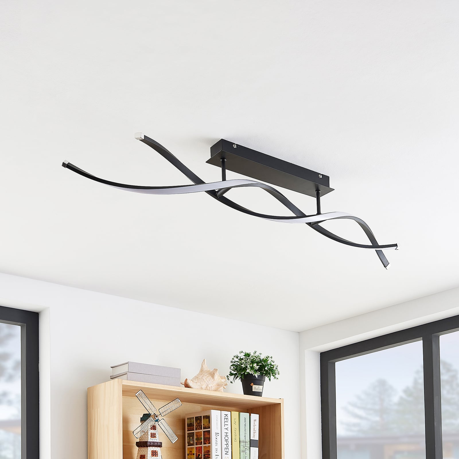 Detalj av LED taklampe Welina dimbar svart 107 cm