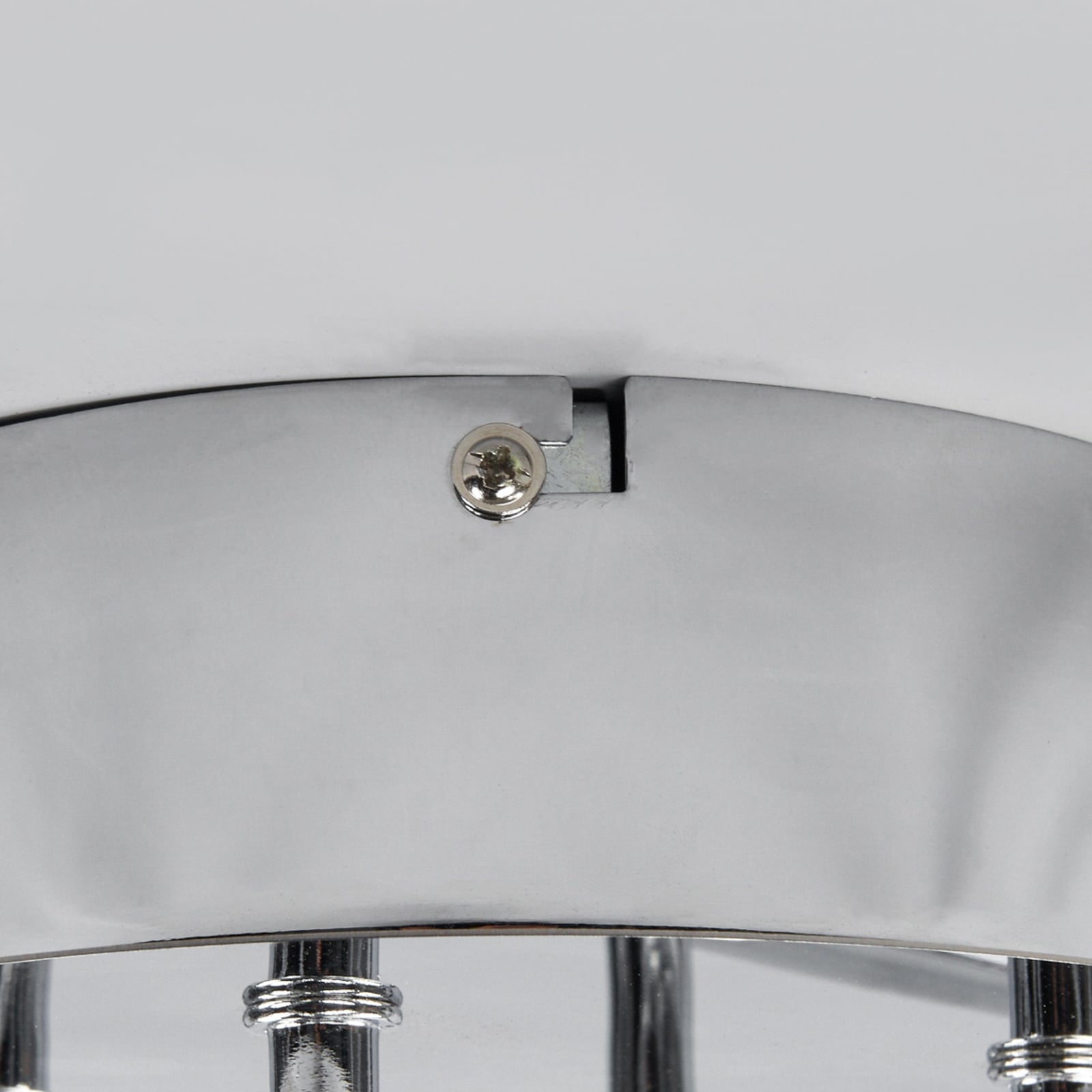LED taklampe Yael gitterdesign krom 67x67 cm lysdetalj