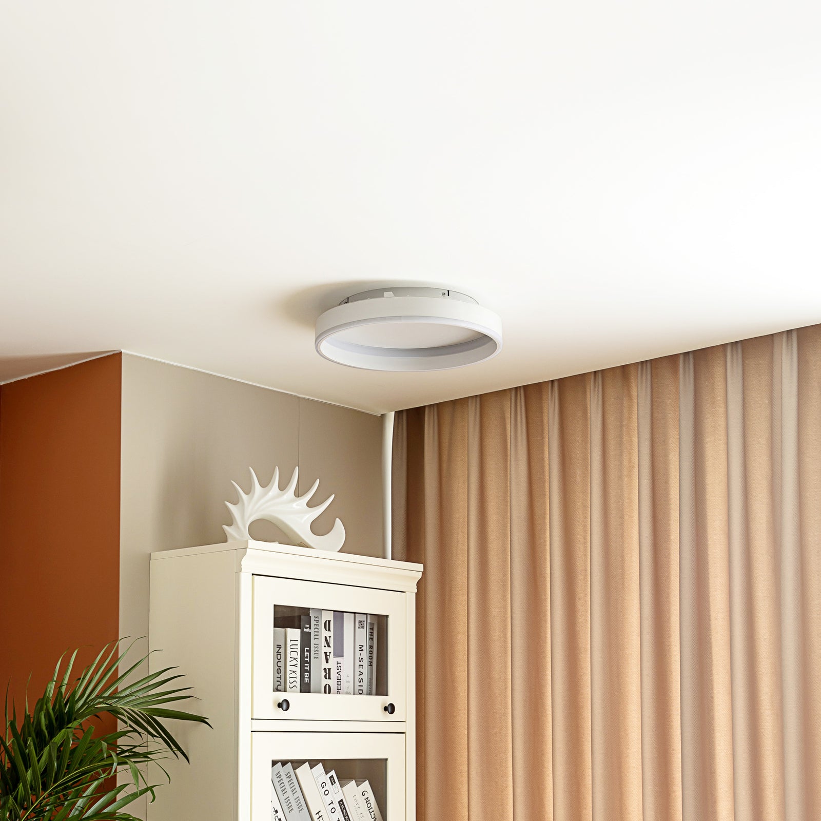 LED taklampe Yasmen dimbar hvit metall bakside