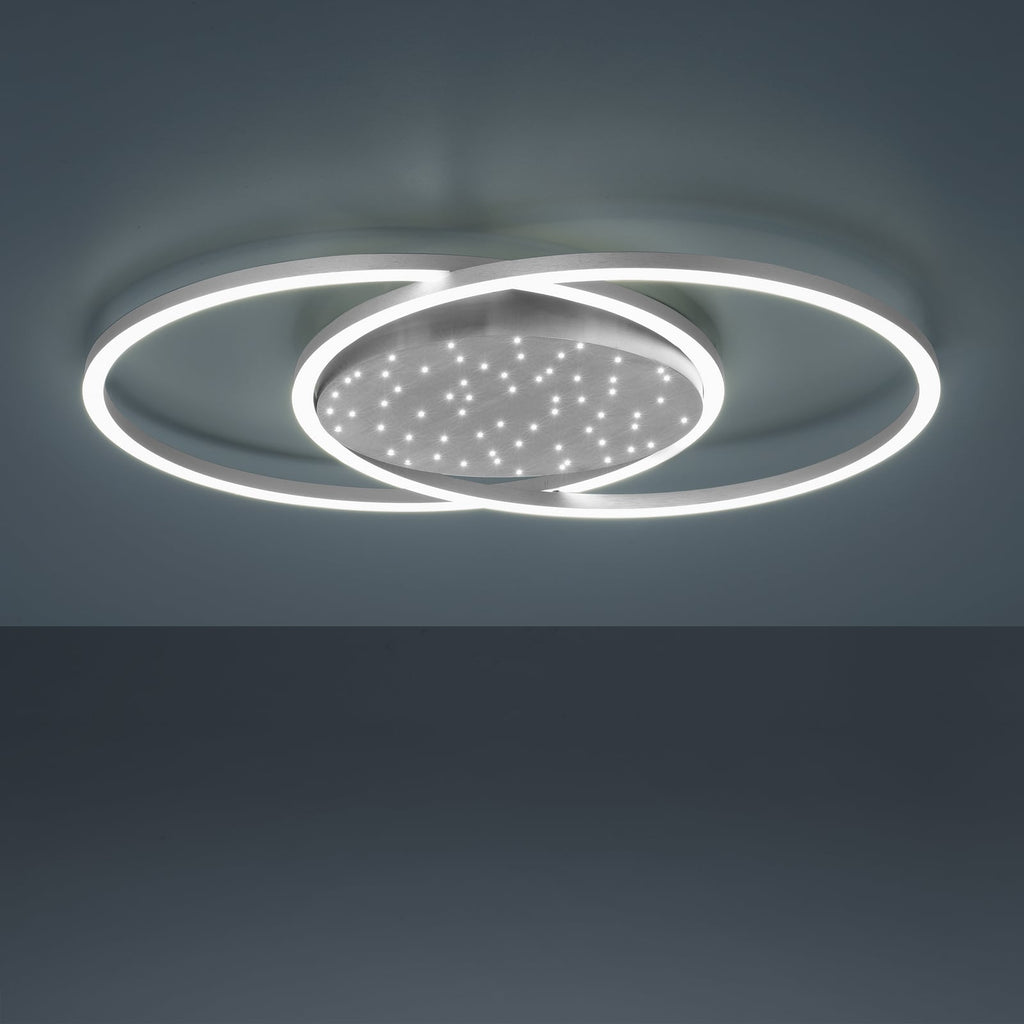 LED taklampe Yuki CCT dimbar med fjernkontroll i bruk