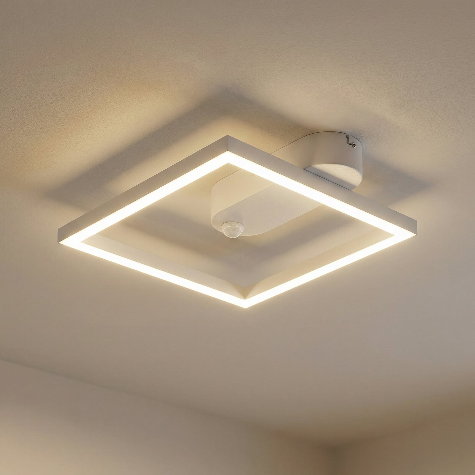 LED taklampe Yulla med bevegelsessensor hvit forfra