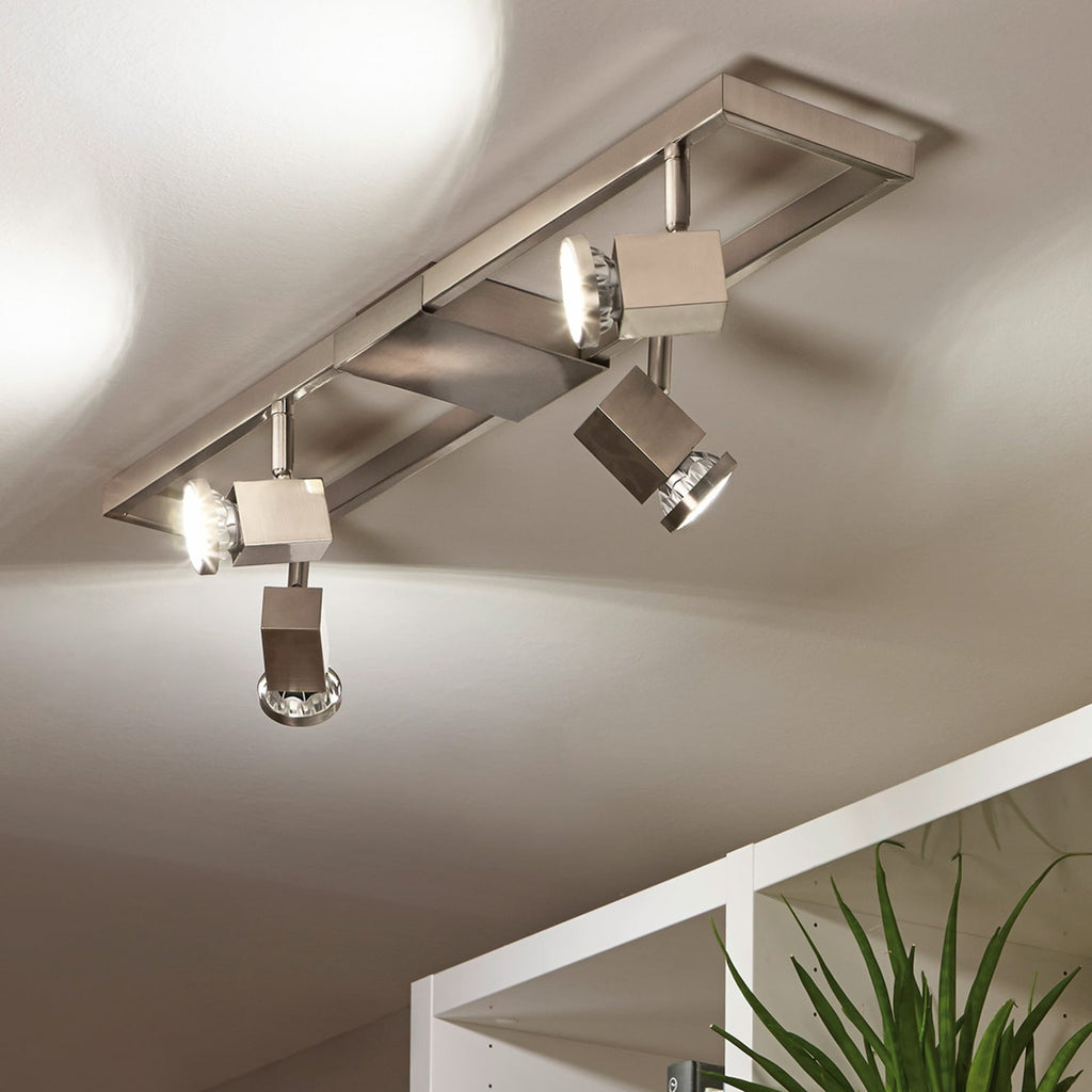 Detalj av LED takspot 4-lys matt nikkel GU10 70 cm justerbar EGLO