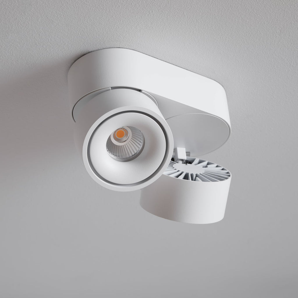 LED takspot Aim 2-lys dimbar hvit aluminium 26W montert i tak