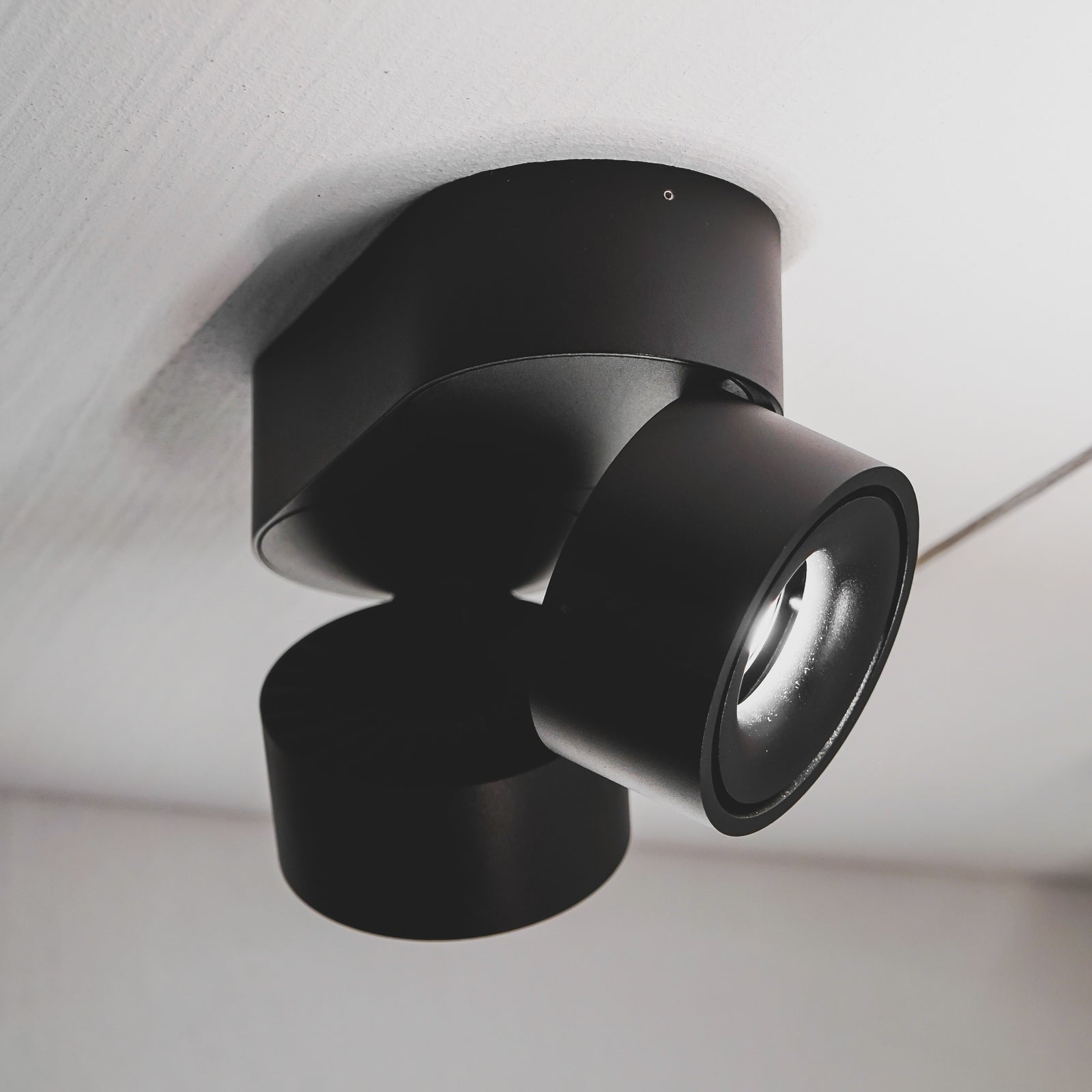 LED takspot Aim 2-lys dimbar svart aluminium bakside