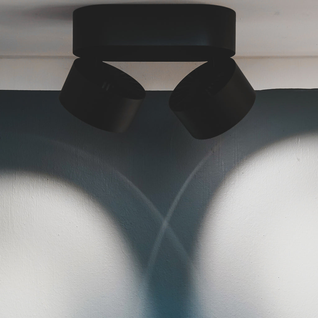 LED takspot Aim 2-lys dimbar svart aluminium detalj