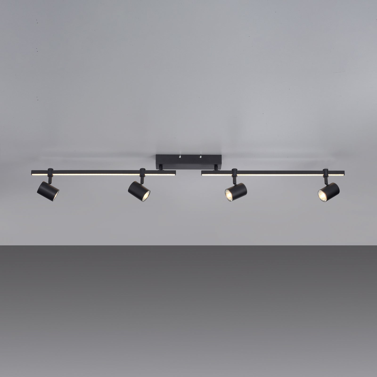 Nærbilde av LED takspot Barik 4-lys svart justerbar 120 cm spotter
