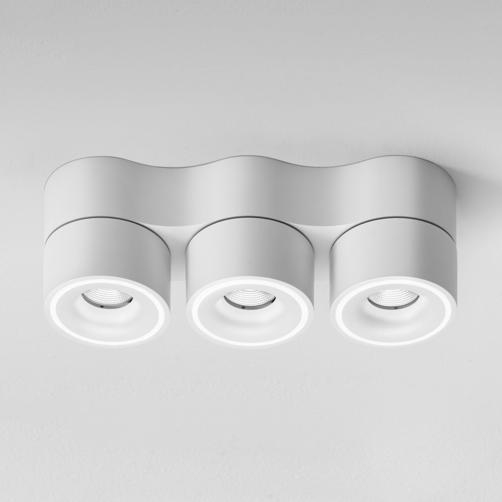 LED takspot Clippo Trio 3-lys dimbar hvit detalj av spotter