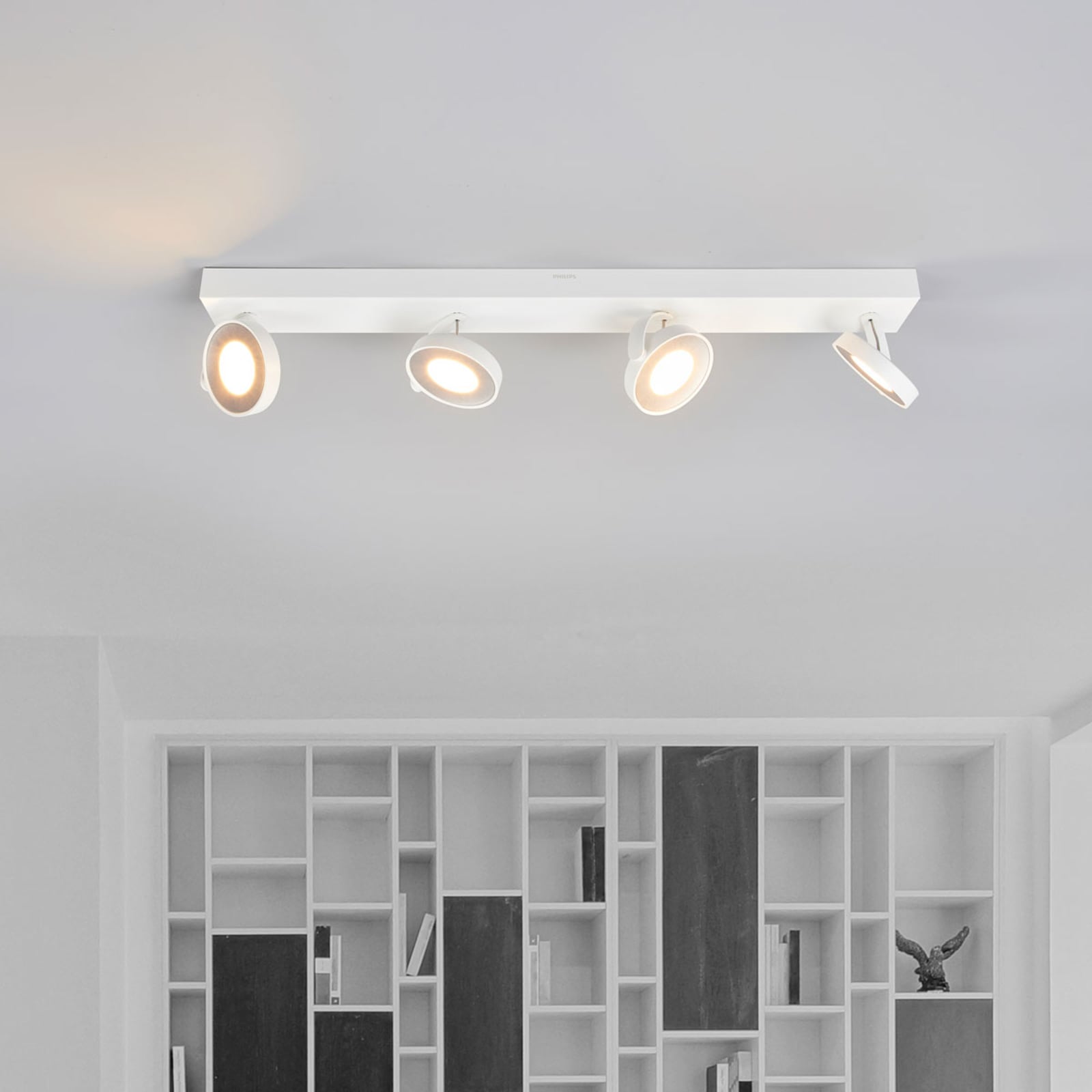 Nærbilde av bevegelige LED-lys på Clockwork 4-lys hvit 16W varmhvit dimbar Philips