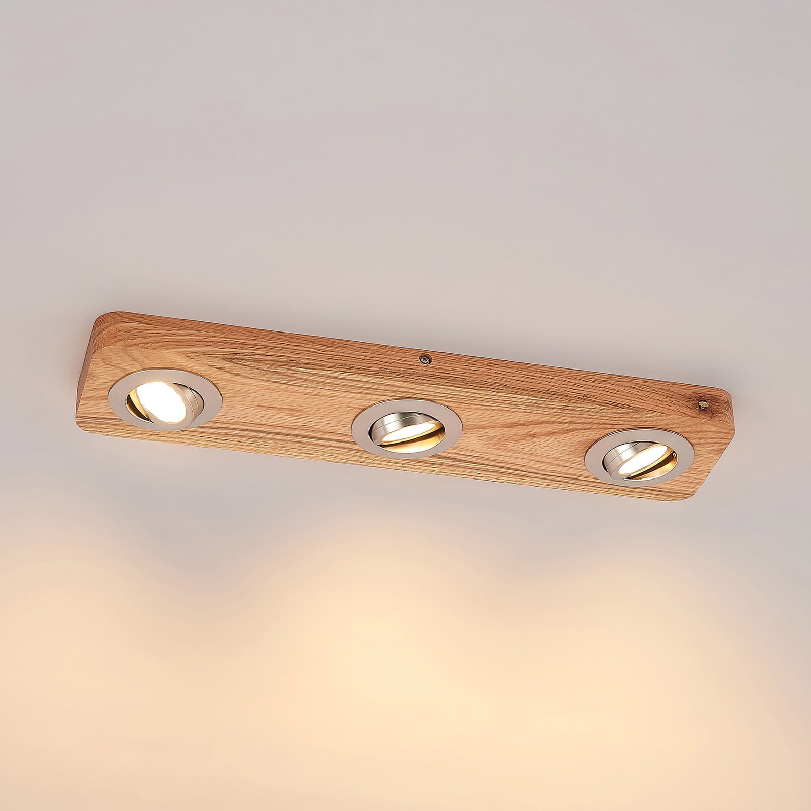 LED takspot Mikari 3-lys svingbar eik/nikkel side