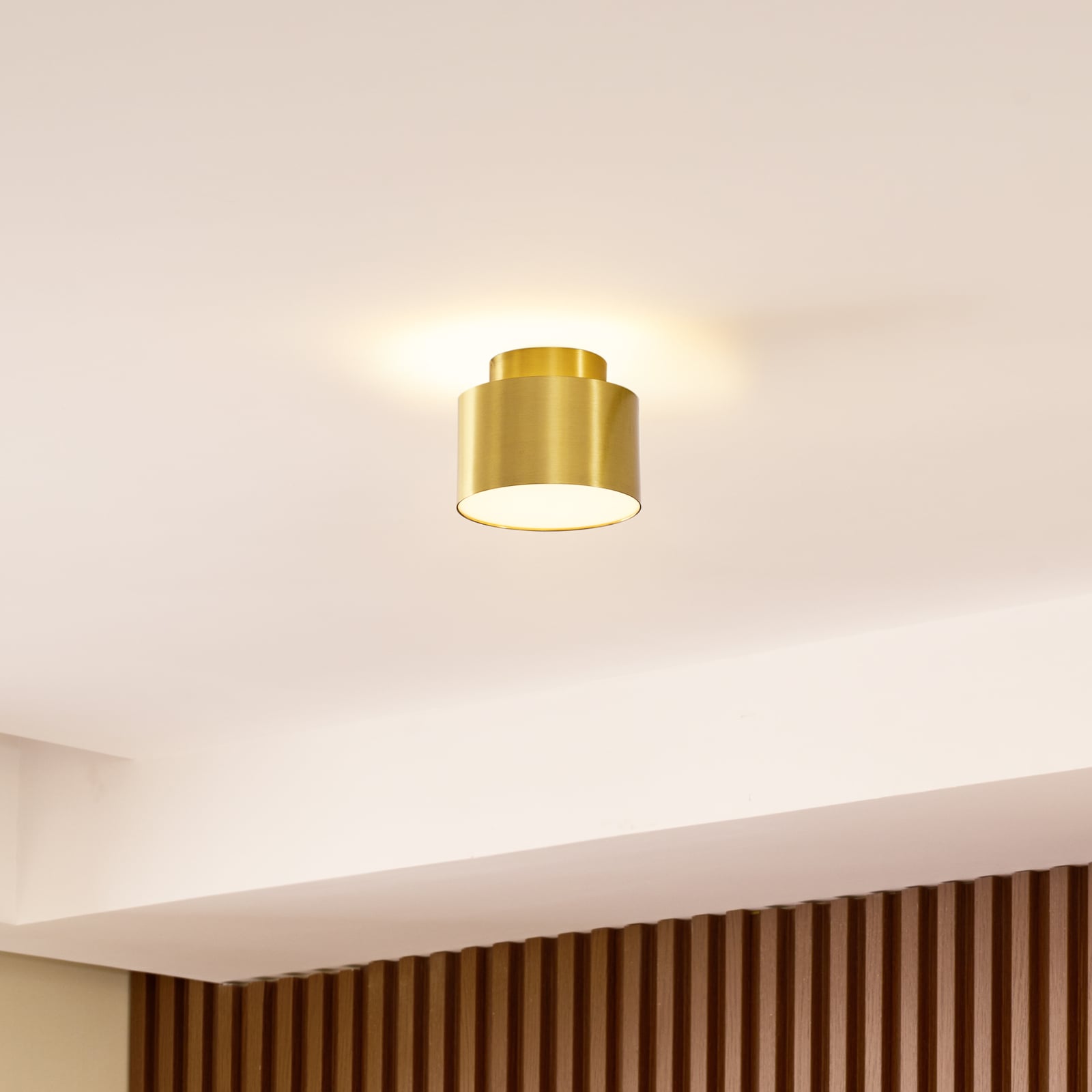LED takspot Nivoria gull aluminium forfra