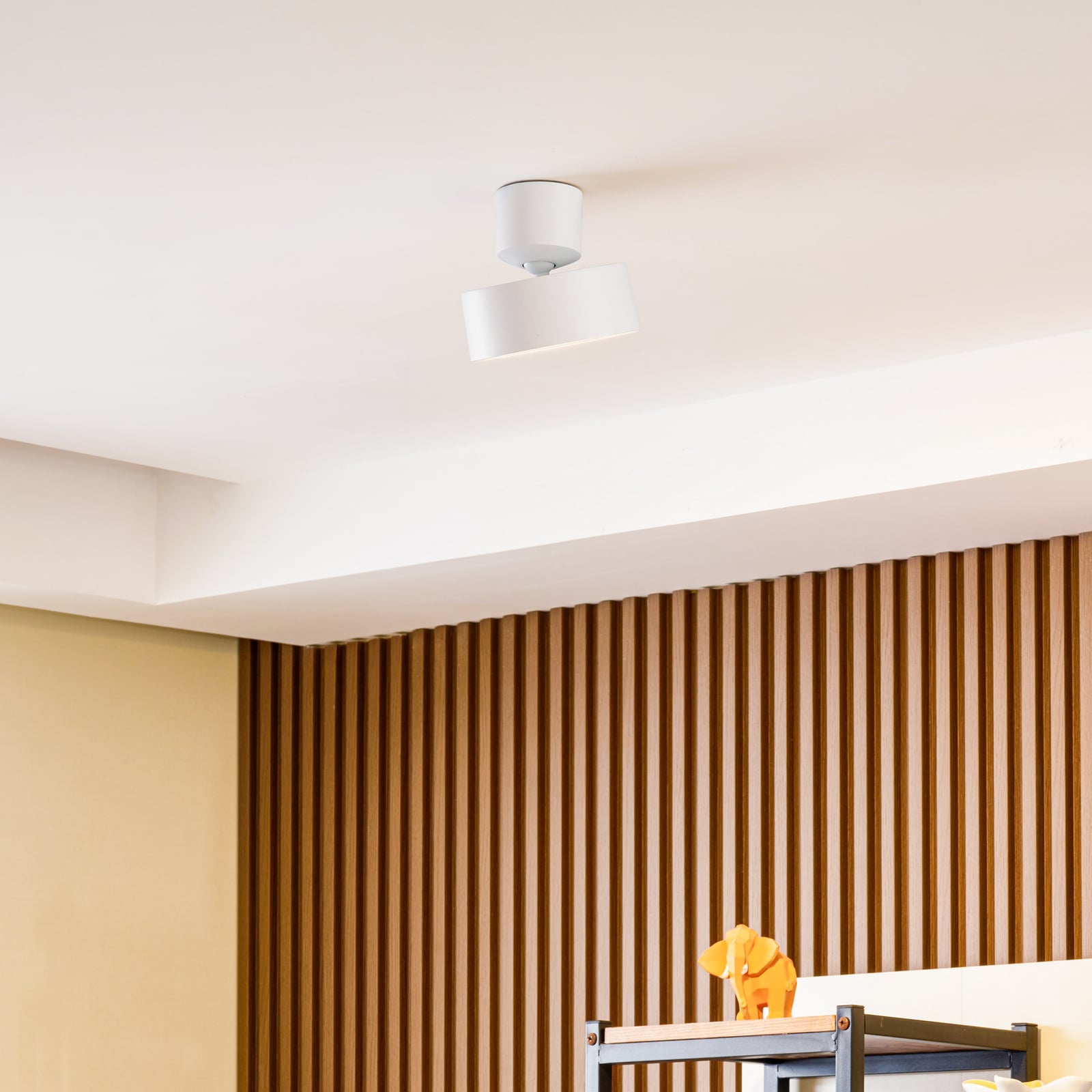 LED takspot Nivoria svingbar hvit aluminium sett forfra