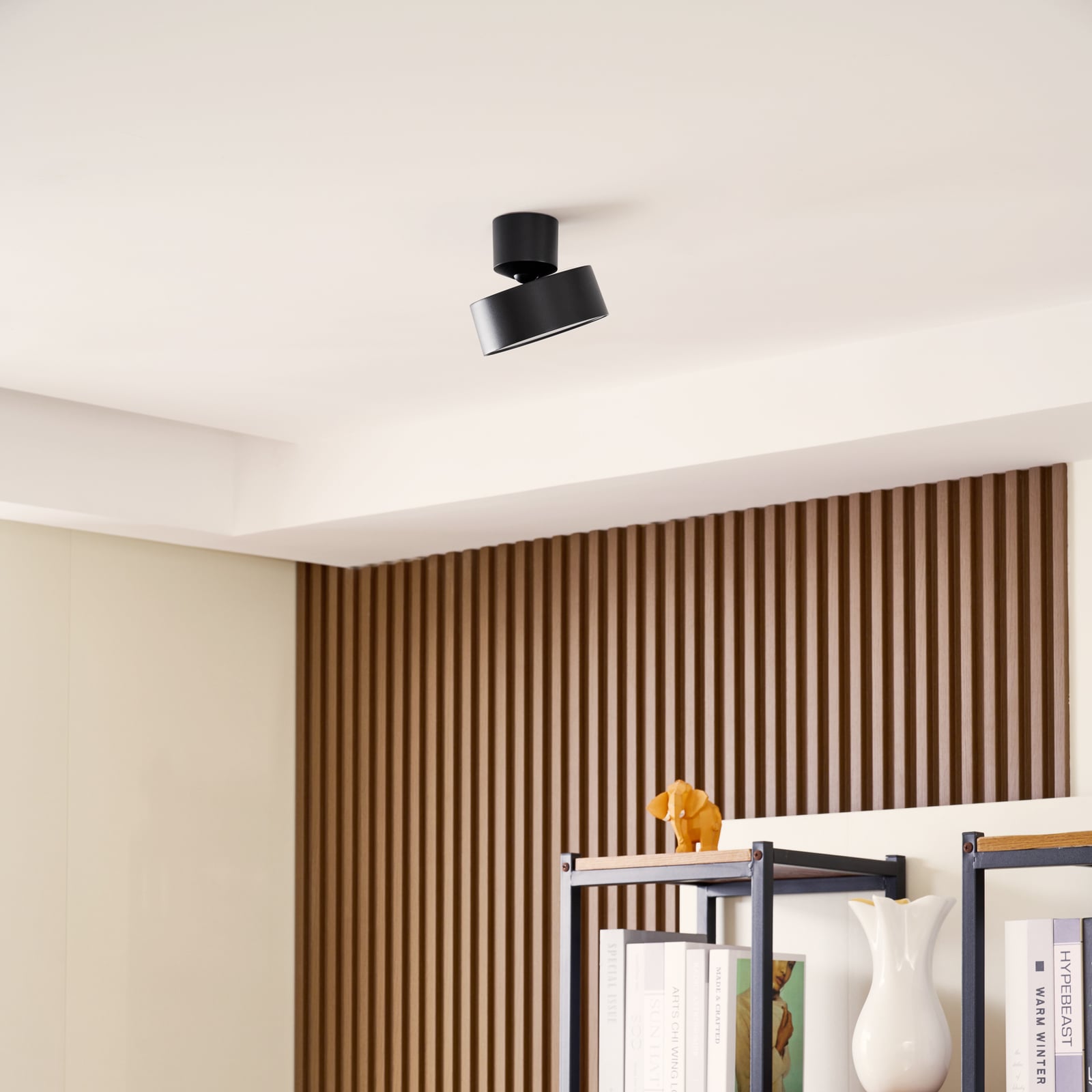 LED takspot Nivoria svingbar svart aluminium montert i tak