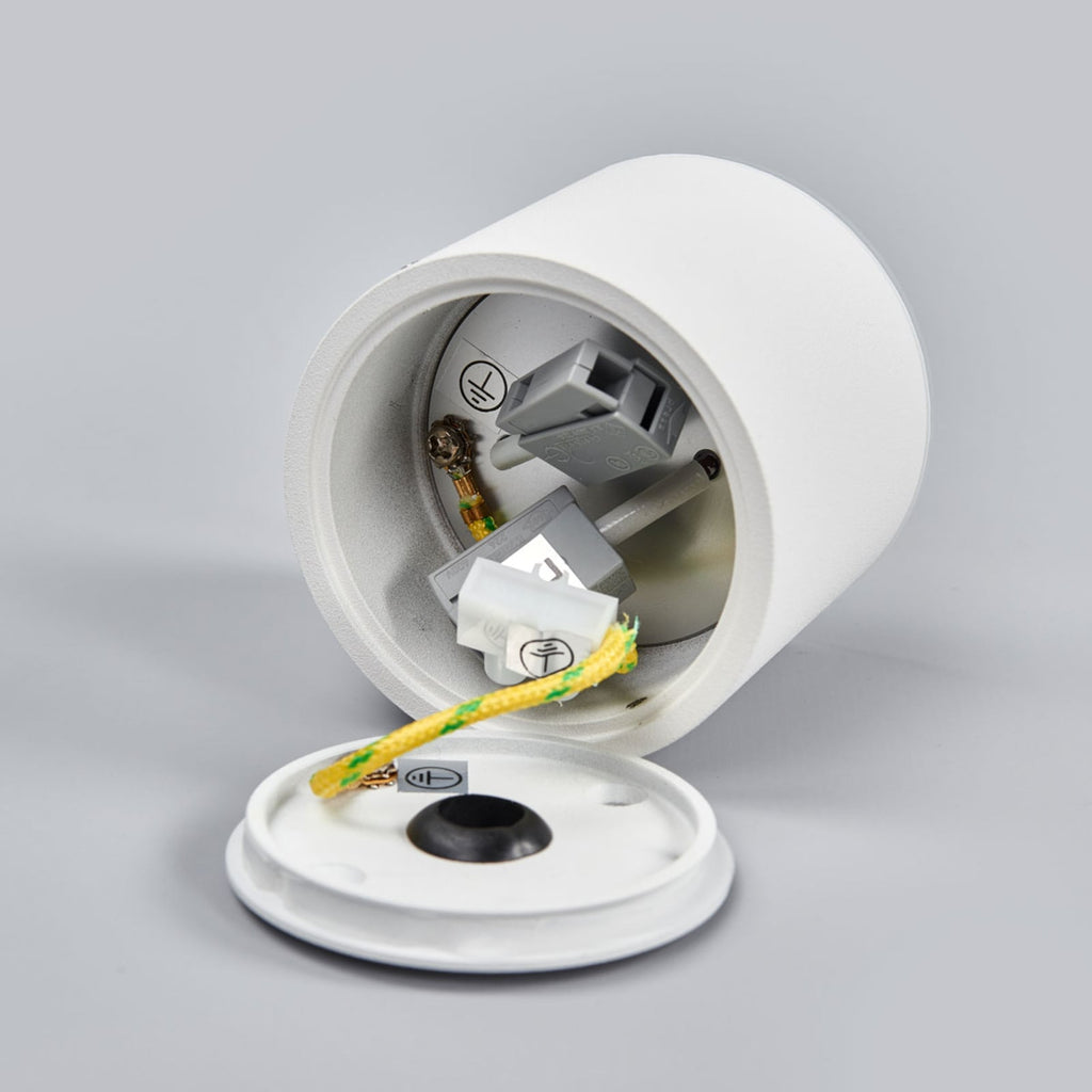 LED takspot Oso rund hvit matt dimbar IP44 8W varmhvit med lys på