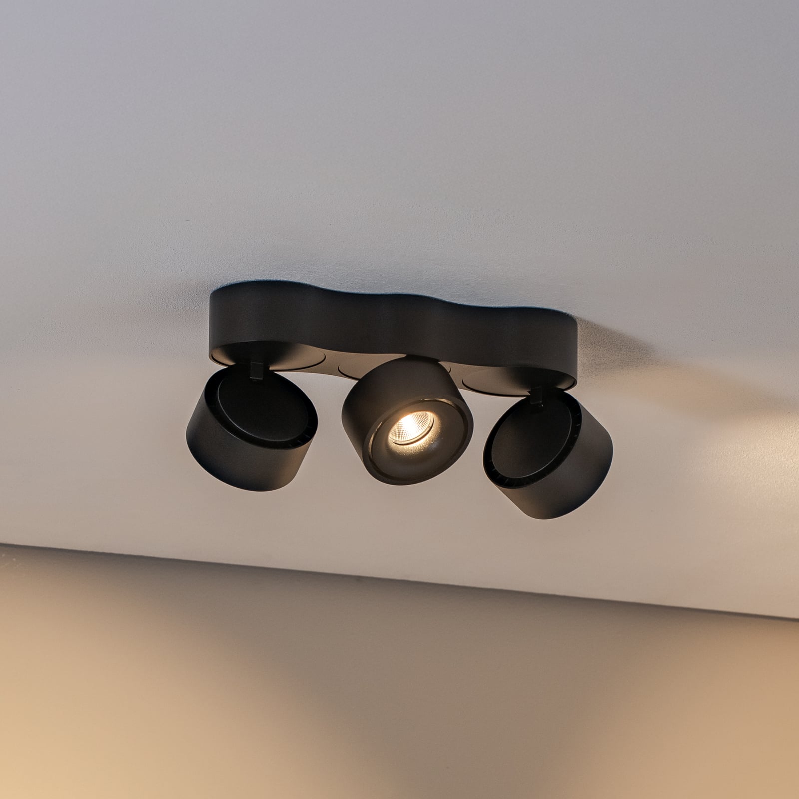 LED-takspot Rotari 3-lys svart dimbar svingbar forfra