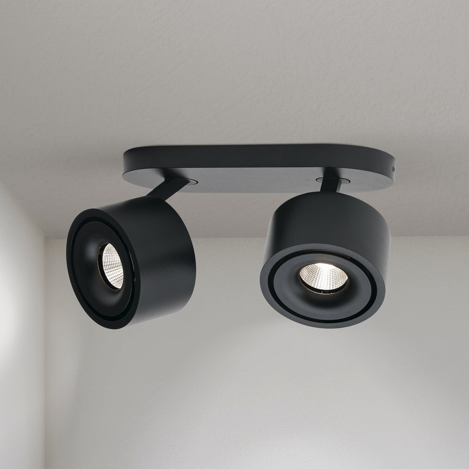 LED takspot Specter 2-lys svart aluminium dimbar foran