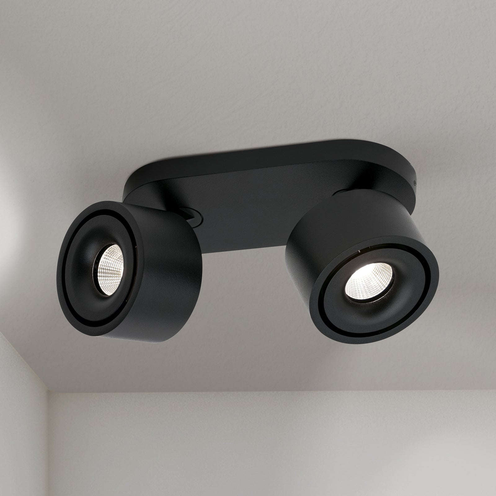 LED takspot Specter 2-lys svart aluminium dimbar nærbilde