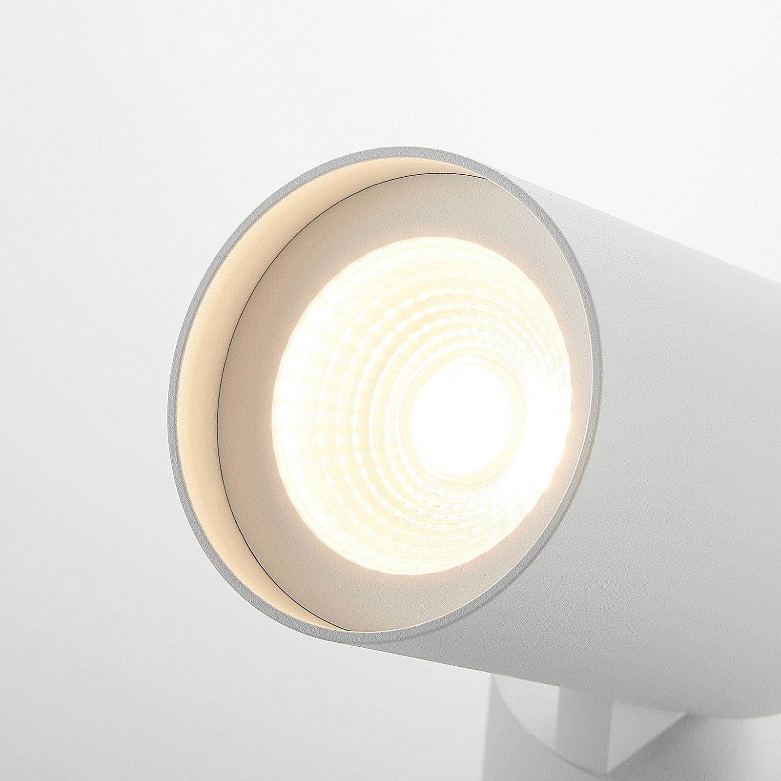LED takspot Thabo justerbar dimbar hvit 12W 3000K lysdetalj