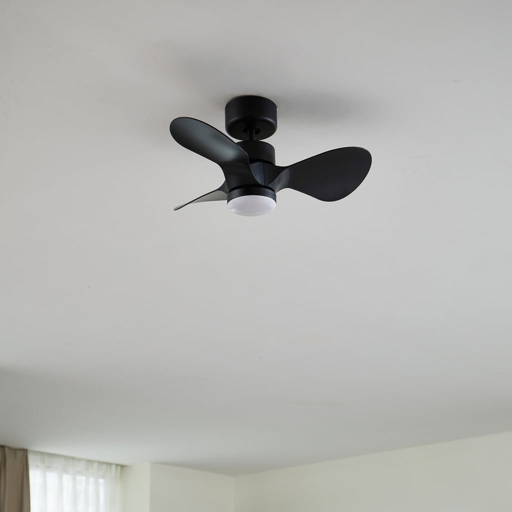 LED takvifte Enon dimbar CCT svart DC Ø61 cm detalj av vifteblader