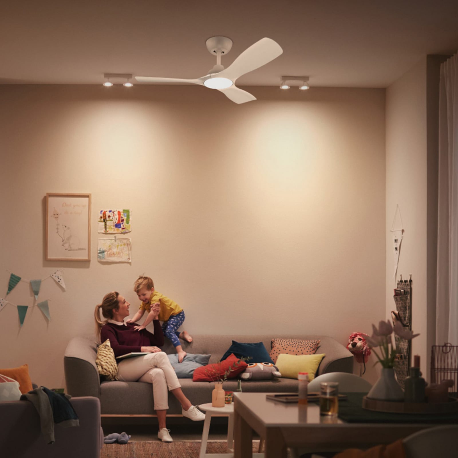 Detalj av LED takvifte Fix Blade dimbar hvit Ø132 cm Philips