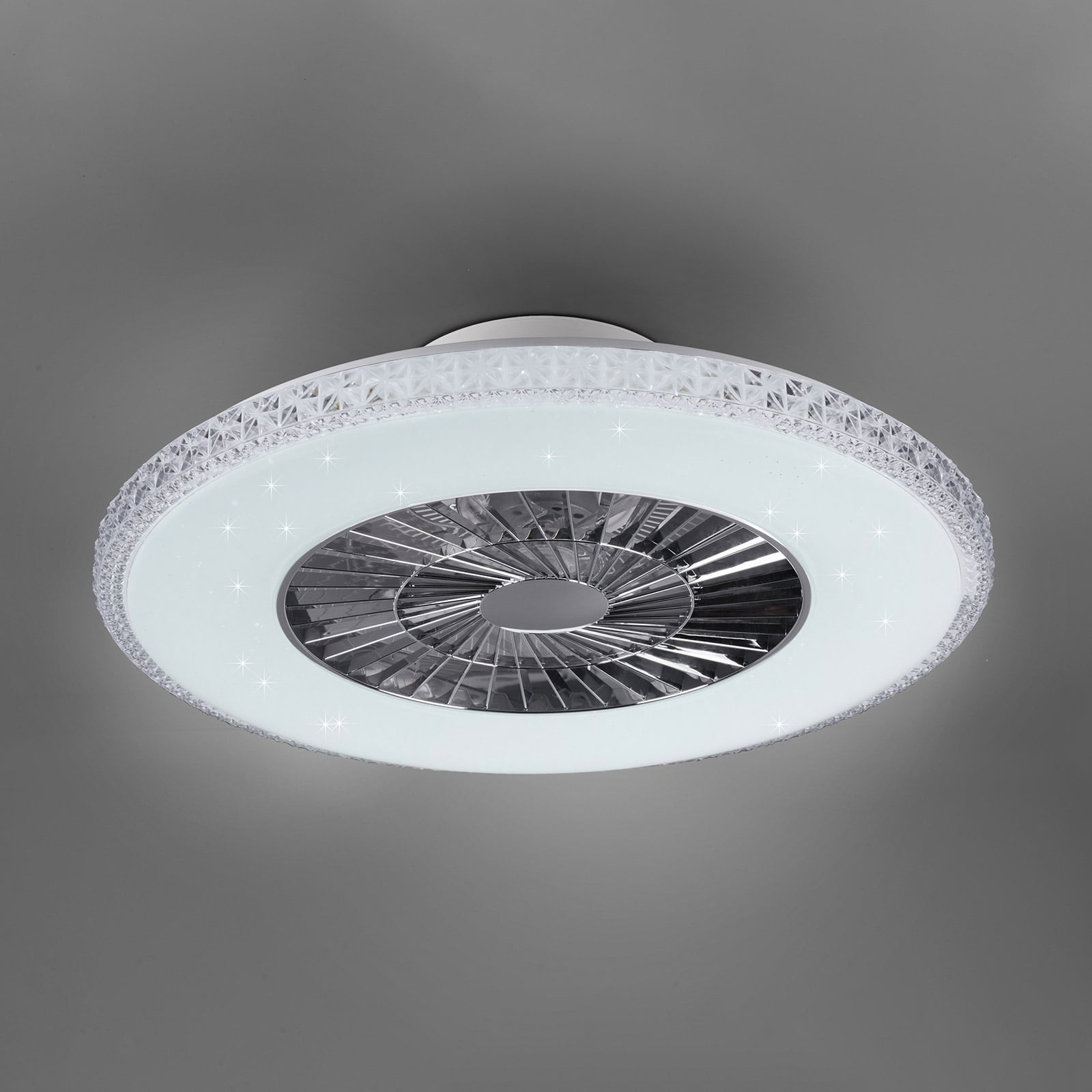 Nærbilde av LED-lys og diffusor på takvifte Harstad dimbar krystallramme CCT Ø60 cm