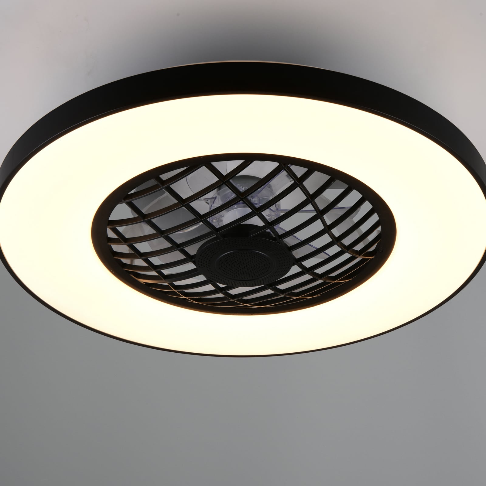 LED takvifte Linköping CCT RGB Bluetooth-høyttaler detalj av vifteblader