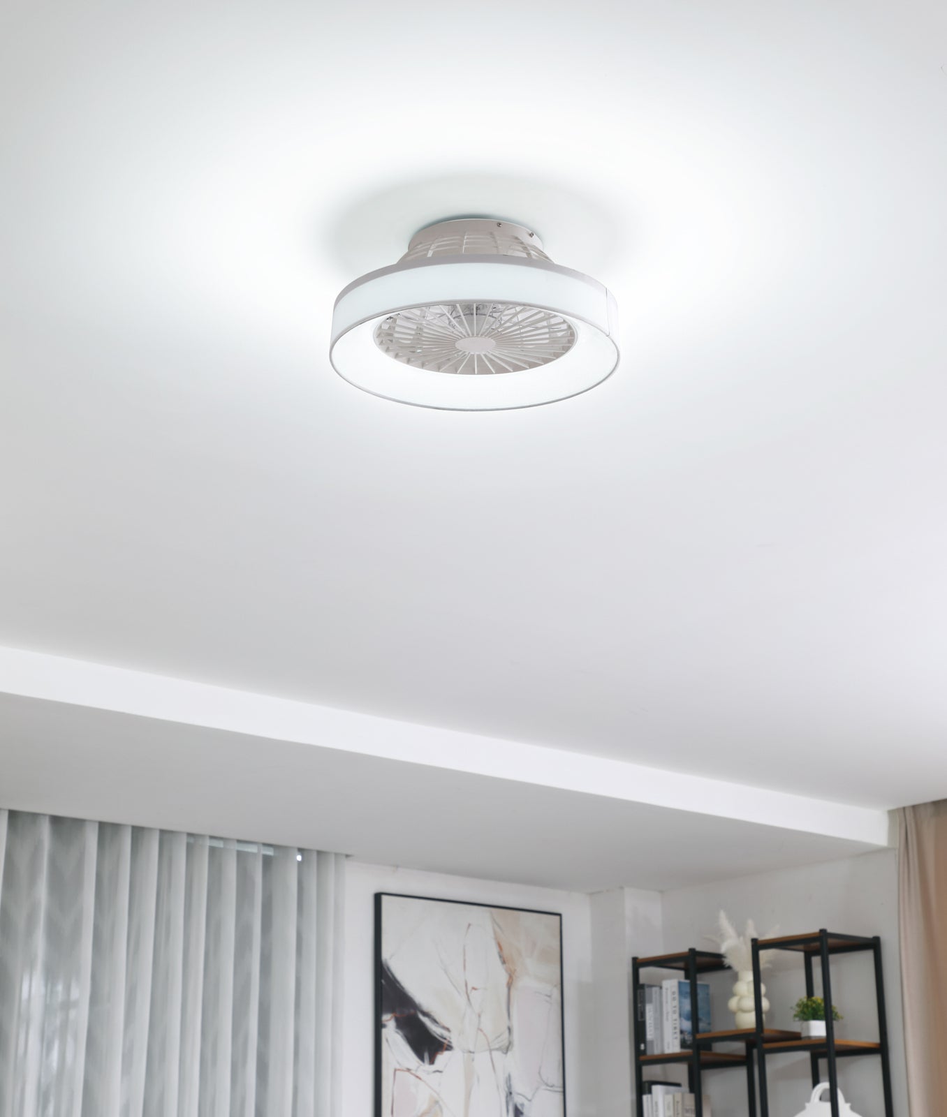 Detalj av LED takvifte Mace dimbar CCT hvit Ø47 cm motor