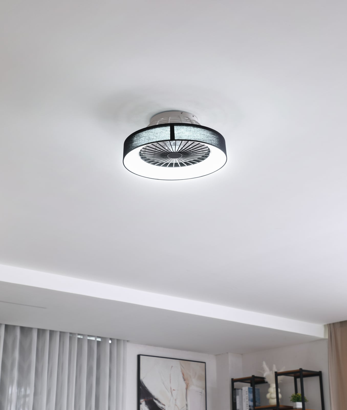 Detalj av LED takvifte Mace dimbar svart Ø47 cm CCT fjernkontroll