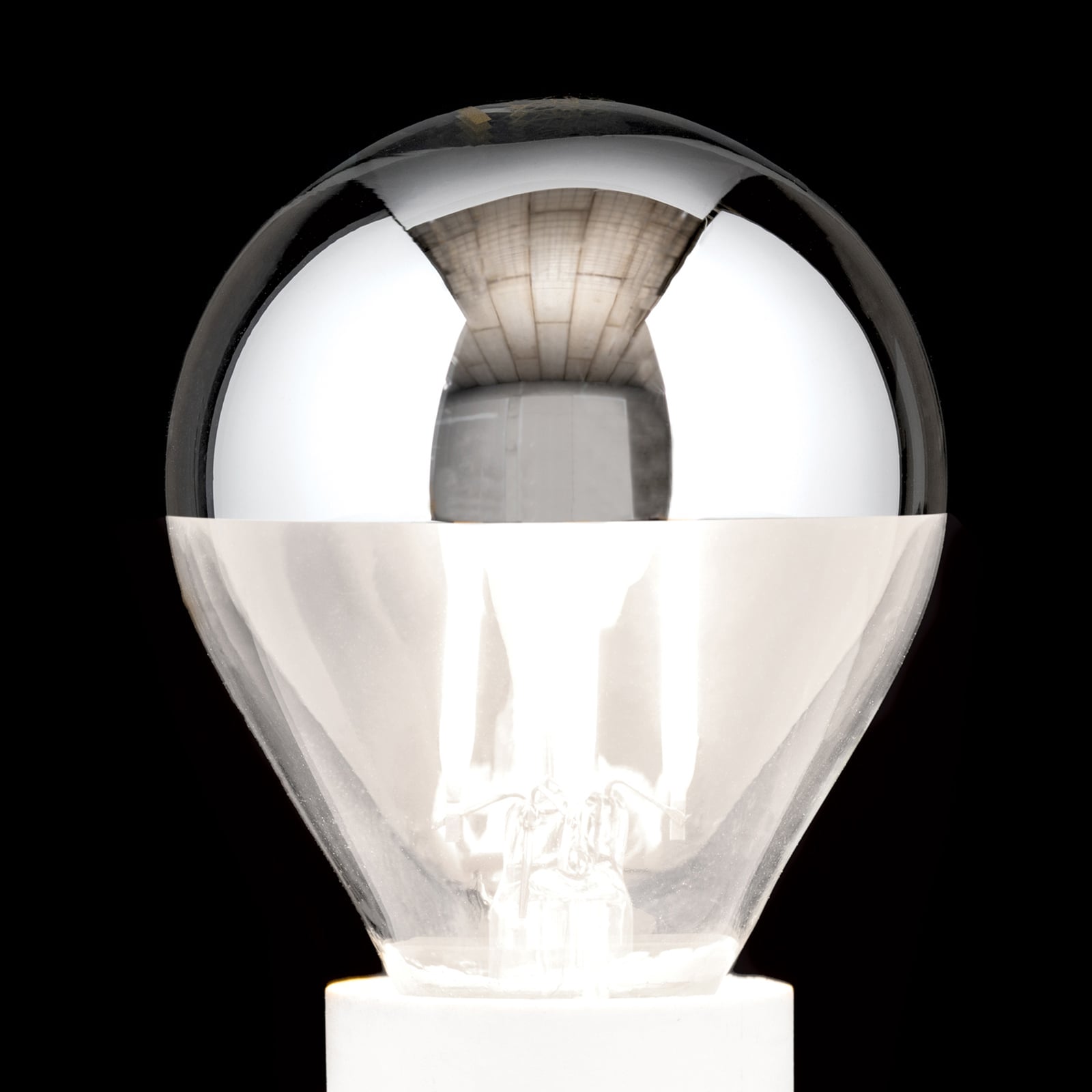 LED toppforspeilet pære E14 4W 2700K dimbar - ORION montert i lampe