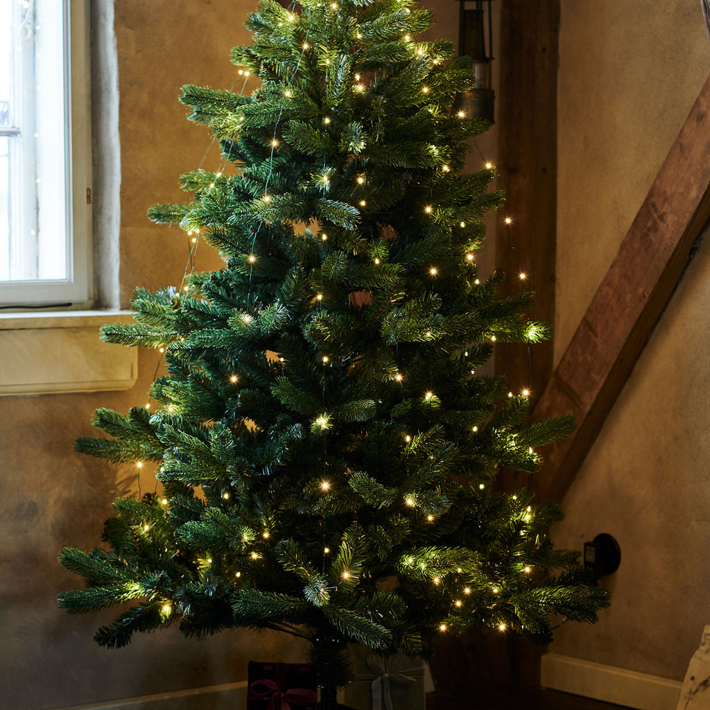 LED-tre Anni med fot 180 cm 234 LED varmhvit montert i rom