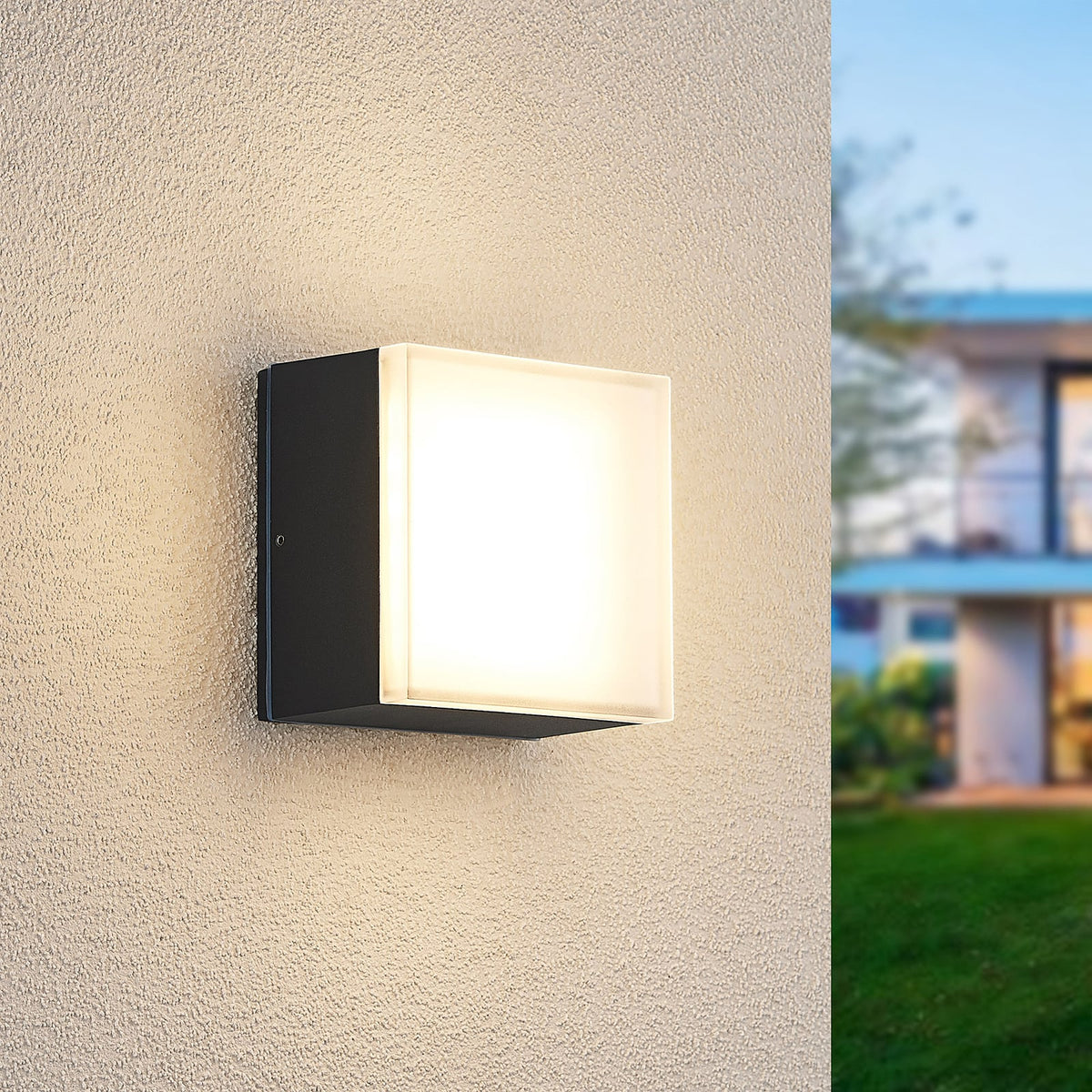 LED ute taklampe Mathea kantet aluminium bakside