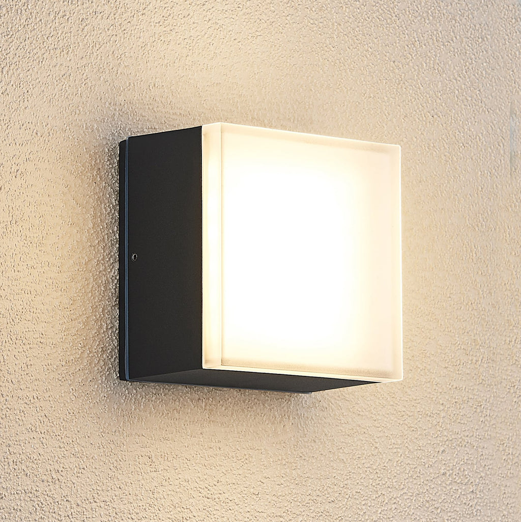 LED ute taklampe Mathea kantet aluminium detalj