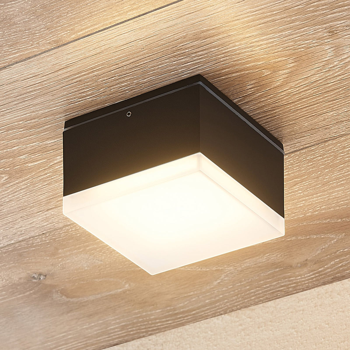 LED ute taklampe Mathea kantet aluminium forfra