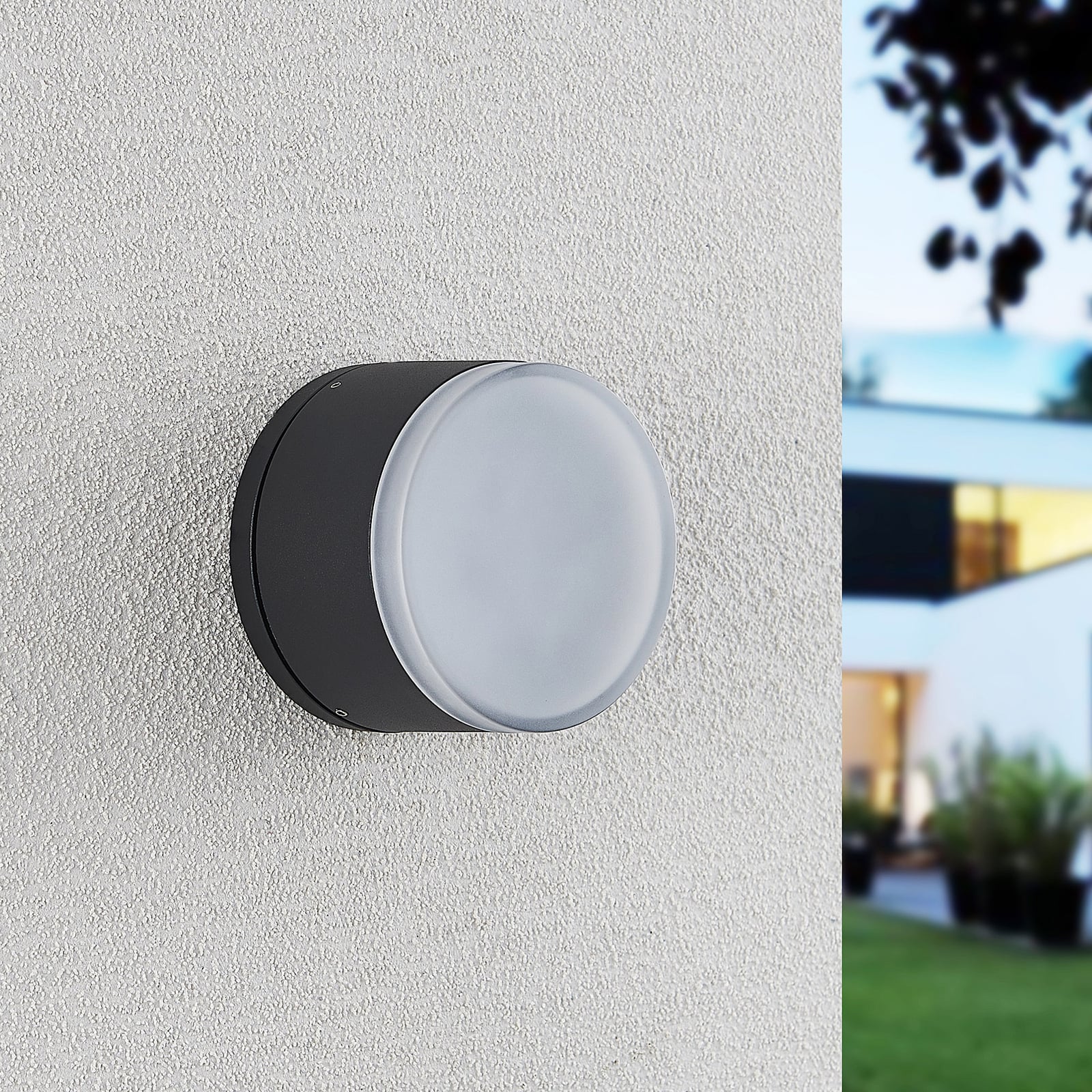 LED ute taklampe Mathea sylinder aluminium montert på vegg