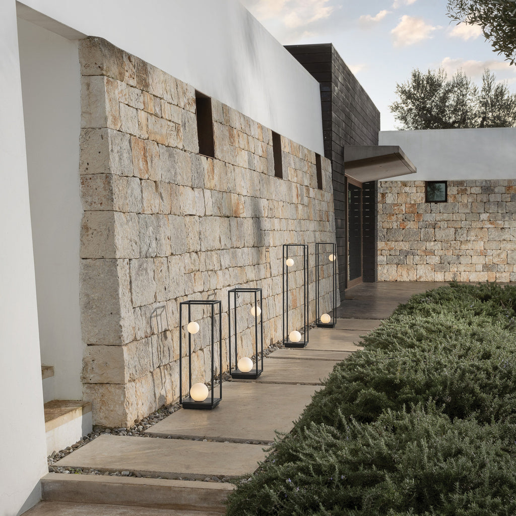 LED utendørs gulvlampe Abachina svart 103 cm IP65 montert i hage