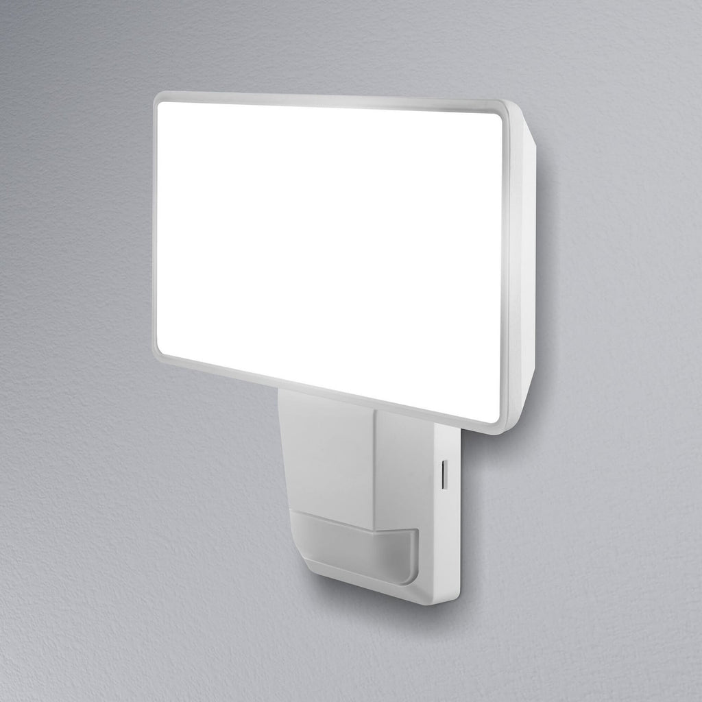 Detalj av LED utespot med bevegelsessensor ENDURA PRO FLOOD 27W IP55 hvit